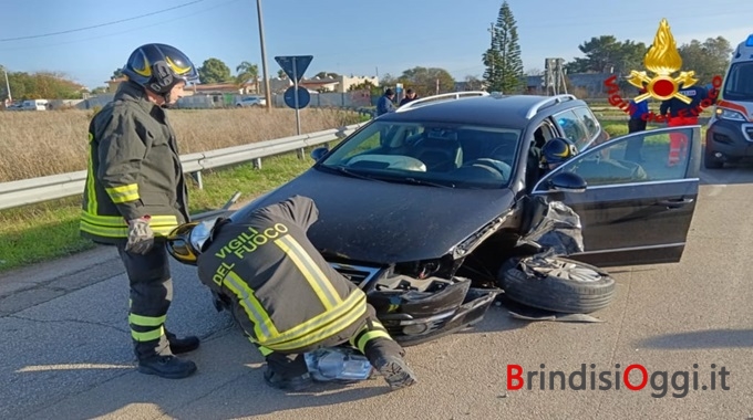 Incidente a Tuturano scontro tra due auto feriti i conducenti uno è