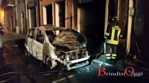 incendio auto mesagne 25 sett