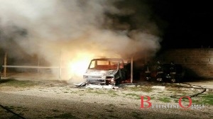 incendio carro deposito brindisi