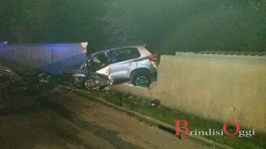 incidente auto contro muretto