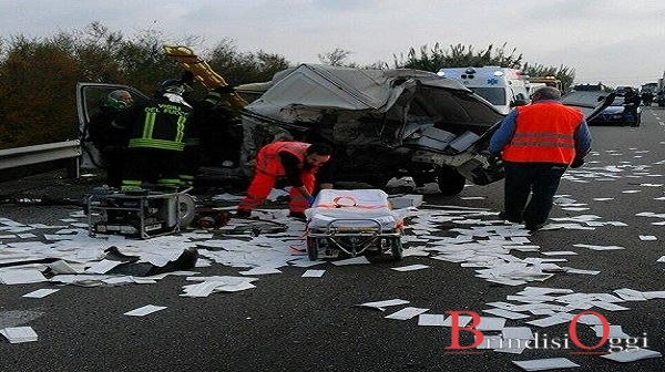 Schianto tra furgoni sulla Statale, 4 persone in ospedale ...