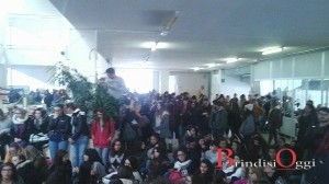 studenti in protesta al morvillo falcone brindisi 2