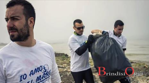 luca carrozzo io amo il mare brindisi pulizia spiagge volontari