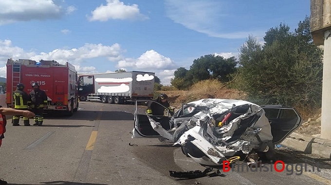 Auto Contro Camion Due Morti Ed Un Ferito In Codice Rosso Brindisi Oggi News Brindisi